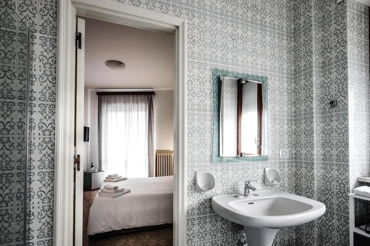2 Santi - Suite And Rooms Lecce 0*,