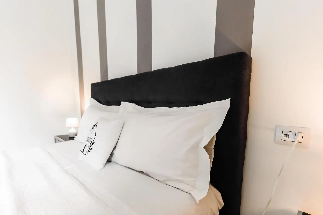 2 Santi - Suite And Rooms Lecce Oda ve Kahvaltı